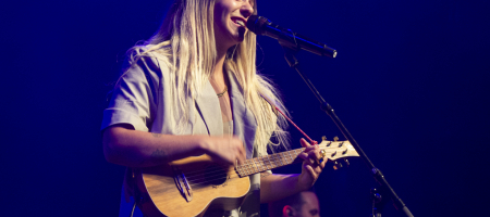 BARCELONA, ESPAÑA – MAYO 7. Suu en concierto como parte del Guitar BCN en la Barts el 7 de mayo de 2021 en Barcelona, España. (Foto por Fernando Pérez) Suu Barts