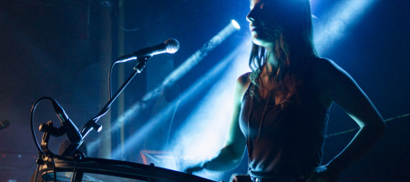 BARCELONA, ESPAÑA – JUNIO 6. Mayte González en concierto de Delaporte en la Sala Apolo el 6 de junio de 2021 en Barcelona, España. (Foto por Fernando Pérez)