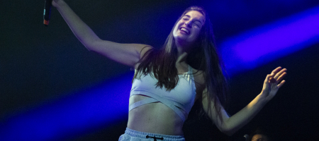 BARCELONA, ESPAÑA – JUNIO 6. Sandra Delaporte en concierto de Delaporte en la Sala Apolo el 6 de junio de 2021 en Barcelona, España. (Foto por Fernando Pérez)