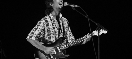 BARCELONA, ESPAÑA – MAYO 30. Alvaro Navarro durante el concierto de Pedro Pastor en el Teatro Borrás el 30 de mayo de 2021 en Barcelona, España. (Foto por Fernando Pérez)