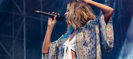 BARCELONA, ESPAÑA – JUNIO 13. Sofía Ellar en concierto como parte del Cruïlla XXS en el Escenario del Estadio Olímpico ubicado en el Estadio Olímpico Lluís Companys el 13 de junio de 2021 en Barcelona, España. (Foto por Fernando Pérez) Sofía Ellar Barcelona