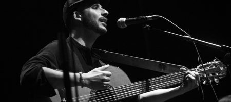 BARCELONA, ESPAÑA – MAYO 30. Jano Fernández de TéCanela en concierto en el Teatro Borrás el 30 de mayo de 2021 en Barcelona, España. (Foto por Fernando Pérez)