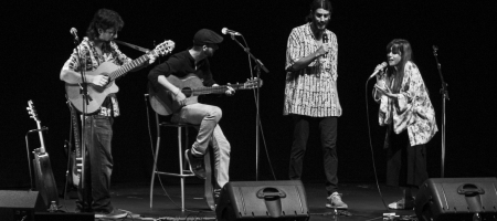 BARCELONA, ESPAÑA – MAYO 30. TéCanela (Jano Fernández y Ariadna Rubio), Pedro Pastor, Alvaro Navarro en concierto en el Teatro Borrás el 30 de mayo de 2021 en Barcelona, España. (Foto por Fernando Pérez) TéCanela Pedro Pastor Barcelona