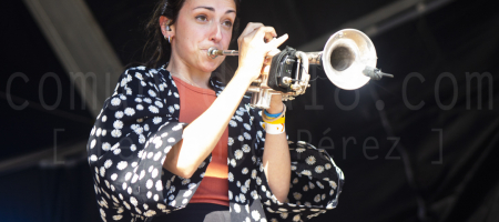 BARCELONA, ESPAÑA – JULIO 9. Berta Gala (Trompeta) de Gertrudis en concierto en el Escenario Time Out del Festival Cruïlla 2021 el 9 de julio de 2021 en Barcelona, España. (Foto por Fernando Pérez) Cruïlla