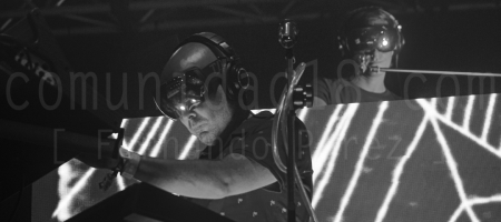 BARCELONA, ESPAÑA – JULIO 9. La casa azul en concierto en el Escenario Cruïlla Enamora del Festival Cruïlla 2021 el 9 de julio de 2021 en Barcelona, España. (Foto por Fernando Pérez)