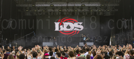 BARCELONA, ESPAÑA – JULIO 8. Lágrimas de sangre durante su presentación en el Escenario Estrella Damm del Festival Cruïlla 2021 el 8 de julio de 2021 en Barcelona, España. (Foto por Fernando Pérez) Cruïlla