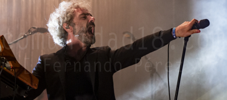 BARCELONA, ESPAÑA – JULIO 10. León Benavente en concierto en el Escenario Cruïlla Enamora del Festival Cruïlla 2021 el 10 de julio de 2021 en Barcelona, España. (Foto por Fernando Pérez) Cruïlla