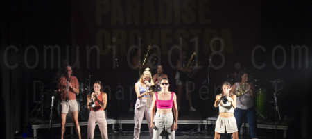 BARCELONA, ESPAÑA – AGOSTO 19. Balkan Paradise Orchestra en concierto en el Centre Artesà Tradicionàrius como parte de la Fiesta Mayor de Gracia el 19 de agosto de 2021 en Barcelona, España. (Foto por Fernando Pérez) Balkan Paradise Orchestra Tradicionàrius