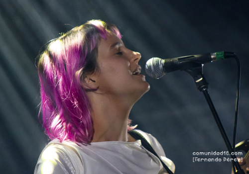 BARCELONA, ESPAÑA – SEPTIEMBRE 23. Carlota Flâneur en concierto en el Escenario Jardins del Doctor Pla i Armengol como parte de la Fiesta de la Mercè el 23 de septiembre de 2021 en Barcelona, España. (Foto por Fernando Pérez)