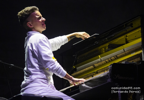 BARCELONA, ESPAÑA – SEPTIEMBRE 25. Clara Peya en concierto como parte de la Fiesta de la Mercè el 25 de septiembre de 2021 en Barcelona, España. (Foto por Fernando Pérez)