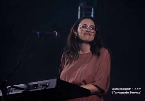 BARCELONA, ESPAÑA – SEPTIEMBRE 24. Gessamí Boada en concierto en el Escenario Jardins del Doctor Pla i Armengol como parte de la Fiesta de la Mercè el 24 de septiembre de 2021 en Barcelona, España. (Foto por Fernando Pérez)