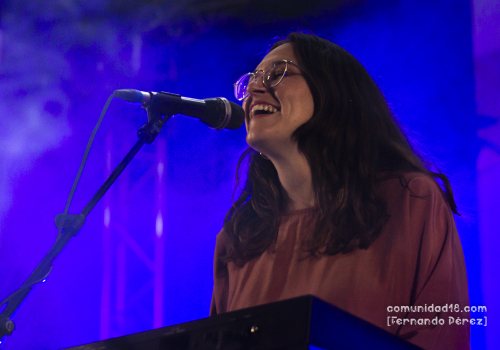 BARCELONA, ESPAÑA – SEPTIEMBRE 24. Gessamí Boada en concierto en el Escenario Jardins del Doctor Pla i Armengol como parte de la Fiesta de la Mercè el 24 de septiembre de 2021 en Barcelona, España. (Foto por Fernando Pérez)