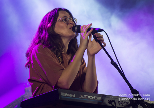 BARCELONA, ESPAÑA – SEPTIEMBRE 24. Gessamí Boada en concierto en el Escenario Jardins del Doctor Pla i Armengol como parte de la Fiesta de la Mercè el 24 de septiembre de 2021 en Barcelona, España. (Foto por Fernando Pérez)
