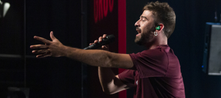 BARCELONA, ESPAÑA – SEPTIEMBRE 9. Albert (Voz) de Itaca Band en concierto como parte del Festival Grec en la Sala Barts el 9 de septiembre de 2021 en Barcelona, España. (Foto por Fernando Pérez) Itaca Band Barts