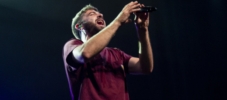 BARCELONA, ESPAÑA – SEPTIEMBRE 9. Albert (Voz) de Itaca Band en concierto como parte del Festival Grec en la Sala Barts el 9 de septiembre de 2021 en Barcelona, España. (Foto por Fernando Pérez) Itaca Band Barts