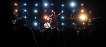 BARCELONA, ESPAÑA – SEPTIEMBRE 9. Itaca Band en concierto como parte del Festival Grec en la Sala Barts el 9 de septiembre de 2021 en Barcelona, España. (Foto por Fernando Pérez)