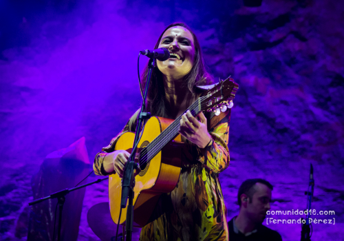 BARCELONA, ESPAÑA – SEPTIEMBRE 25. Judit Neddermann en concierto como parte de la Fiesta de la Mercè el 25 de septiembre de 2021 en Barcelona, España. (Foto por Fernando Pérez)