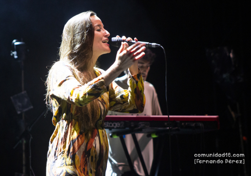 BARCELONA, ESPAÑA – SEPTIEMBRE 25. Judit Neddermann en concierto como parte de la Fiesta de la Mercè el 25 de septiembre de 2021 en Barcelona, España. (Foto por Fernando Pérez)