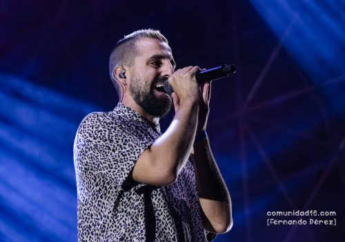 BARCELONA, ESPAÑA – SEPTIEMBRE 26. Artur Martínez (Voz) de La Fúmiga en concierto como parte de la Fiesta de la Mercè el 26 de septiembre de 2021 en Barcelona, España. (Foto por Fernando Pérez) La Mercè