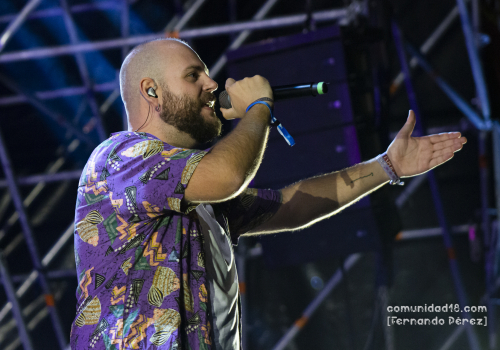 BARCELONA, ESPAÑA – SEPTIEMBRE 26. José Beteta (Voz) de La Fúmiga en concierto como parte de la Fiesta de la Mercè el 26 de septiembre de 2021 en Barcelona, España. (Foto por Fernando Pérez) La Mercè