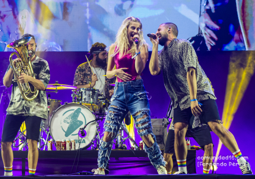BARCELONA, ESPAÑA – SEPTIEMBRE 26. Artur Martínez de La Fúmiga y Samantha en concierto organizado por la emisora de radio RAC 105 como parte de la Fiesta de la Mercè el 26 de septiembre de 2021 en Barcelona, España. (Foto por Fernando Pérez) La Mercè