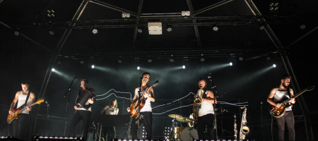 BARCELONA, ESPAÑA – SEPTIEMBRE 5. La Maravillosa Orquesta del Alcohol (La M.O.D.A.) en concierto en el Parc del Fòrum como parte de las Nits del Forum el 5 de septiembre de 2021 en Barcelona, España. (Foto por Fernando Pérez) La M.O.D.A Barcelona
