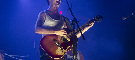BARCELONA, ESPAÑA – SEPTIEMBRE 5. David Ruiz de La Maravillosa Orquesta del Alcohol (La M.O.D.A.) en concierto en el Parc del Fòrum como parte de las Nits del Forum el 5 de septiembre de 2021 en Barcelona, España. (Foto por Fernando Pérez)