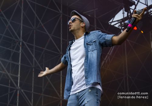 BARCELONA, ESPAÑA – SEPTIEMBRE 26. Tonet Blàzquez (Voz) de Porto Bello en concierto organizado por la emisora de radio RAC 105 como parte de la Fiesta de la Mercè el 26 de septiembre de 2021 en Barcelona, España. (Foto por Fernando Pérez)