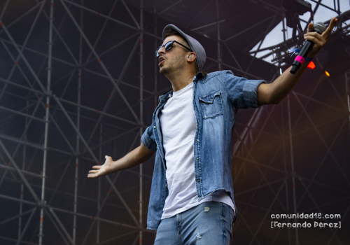 BARCELONA, ESPAÑA – SEPTIEMBRE 26. Tonet Blàzquez (Voz) de Porto Bello en concierto organizado por la emisora de radio RAC 105 como parte de la Fiesta de la Mercè el 26 de septiembre de 2021 en Barcelona, España. (Foto por Fernando Pérez)