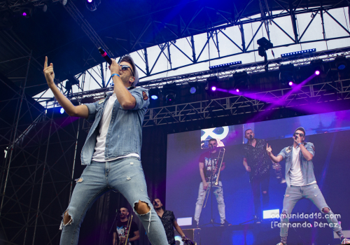 BARCELONA, ESPAÑA – SEPTIEMBRE 26. Tonet Blàzquez (Voz) de Porto Bello en concierto organizado por la emisora de radio RAC 105 como parte de la Fiesta de la Mercè el 26 de septiembre de 2021 en Barcelona, España. (Foto por Fernando Pérez) La Mercè