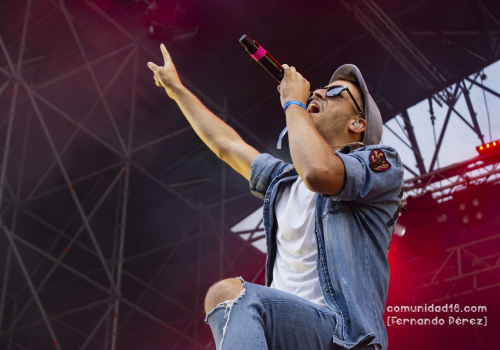 BARCELONA, ESPAÑA – SEPTIEMBRE 26. Tonet Blàzquez (Voz) de Porto Bello en concierto organizado por la emisora de radio RAC 105 como parte de la Fiesta de la Mercè el 26 de septiembre de 2021 en Barcelona, España. (Foto por Fernando Pérez)