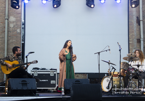 BARCELONA, ESPAÑA – SEPTIEMBRE 23. Raquel Lúa en concierto en el escenario Fabra como parte de la Fiesta de la Mercè el 23 de septiembre de 2021 en Barcelona, España. (Foto por Fernando Pérez)