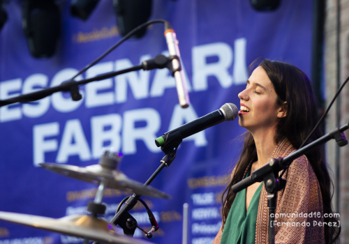 BARCELONA, ESPAÑA – SEPTIEMBRE 23. Raquel Lúa en concierto en el escenario Fabra como parte de la Fiesta de la Mercè el 23 de septiembre de 2021 en Barcelona, España. (Foto por Fernando Pérez) La Mercè