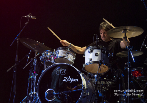 BARCELONA, ESPAÑA – OCTUBRE 7. Carlos Gamón (Batería) de David Otero durante el concierto como parte del Festival Millenni en la Sala Barts el 7 de octubre de 2021 en Barcelona, España. (Foto por Fernando Pérez)
