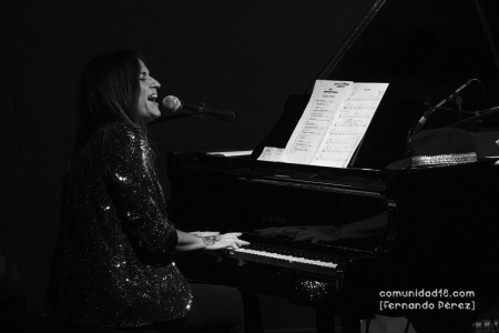 L'HOSPITALET DE LLOBREGAT, BARCELONA, ESPAÑA – NOVIEMBRE 6: Rebeca Jiménez durante el espectáculo "Agitado y mezclado" en el Auditorio Barradas como parte del Festival Acròbates el 6 de noviembre de 2021 en L'Hospitalet de Llobregat, España. (Foto por Fernando Pérez)