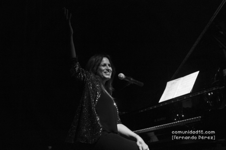 L'HOSPITALET DE LLOBREGAT, BARCELONA, ESPAÑA – NOVIEMBRE 6: Rebeca Jiménez durante el espectáculo "Agitado y mezclado" en el Auditorio Barradas como parte del Festival Acròbates el 6 de noviembre de 2021 en L'Hospitalet de Llobregat, España. (Foto por Fernando Pérez) Rebeca Jiménez Benjamín Prado Festival Acròbates