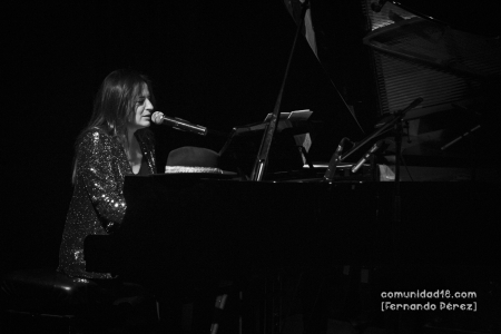 L'HOSPITALET DE LLOBREGAT, BARCELONA, ESPAÑA – NOVIEMBRE 6: Rebeca Jiménez durante el espectáculo "Agitado y mezclado" en el Auditorio Barradas como parte del Festival Acròbates el 6 de noviembre de 2021 en L'Hospitalet de Llobregat, España. (Foto por Fernando Pérez)