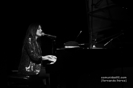 L'HOSPITALET DE LLOBREGAT, BARCELONA, ESPAÑA – NOVIEMBRE 6: Rebeca Jiménez durante el espectáculo "Agitado y mezclado" en el Auditorio Barradas como parte del Festival Acròbates el 6 de noviembre de 2021 en L'Hospitalet de Llobregat, España. (Foto por Fernando Pérez)