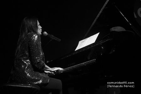 L'HOSPITALET DE LLOBREGAT, BARCELONA, ESPAÑA – NOVIEMBRE 6: Rebeca Jiménez durante el espectáculo "Agitado y mezclado" en el Auditorio Barradas como parte del Festival Acròbates el 6 de noviembre de 2021 en L'Hospitalet de Llobregat, España. (Foto por Fernando Pérez)