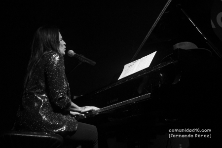 L'HOSPITALET DE LLOBREGAT, BARCELONA, ESPAÑA – NOVIEMBRE 6: Rebeca Jiménez durante el espectáculo "Agitado y mezclado" en el Auditorio Barradas como parte del Festival Acròbates el 6 de noviembre de 2021 en L'Hospitalet de Llobregat, España. (Foto por Fernando Pérez)