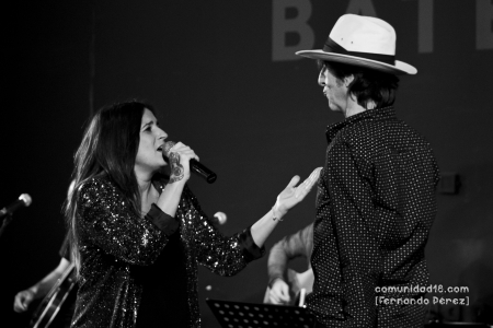 L'HOSPITALET DE LLOBREGAT, BARCELONA, ESPAÑA – NOVIEMBRE 6: Rebeca Jiménez y Benjamín Prado con su espectáculo "Agitado y mezclado" en el Auditorio Barradas como parte del Festival Acròbates el 6 de noviembre de 2021 en L'Hospitalet de Llobregat, España. (Foto por Fernando Pérez) Rebeca Jiménez Benjamín Prado Festival Acròbates