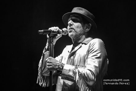 BARCELONA, ESPAÑA – NOVIEMBRE 20: Alejo Stivel (Voz) de Tequila durante el concierto de la banda en la Razzmatazz como parte del Cruïlla de Tardor el 20 de noviembre de 2021 en Barcelona, España. (Foto por Fernando Pérez)