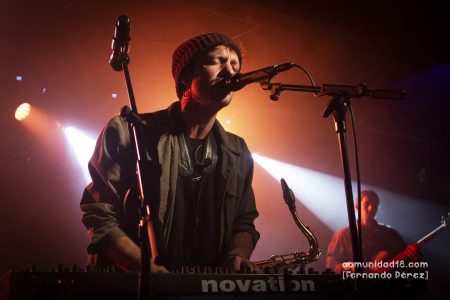 BARCELONA, ESPAÑA – NOVIEMBRE 19: Vic Mirallas en concierto como parte del Barcelona Jazz Festival en la Apolo 2 el 19 de noviembre de 2021 en Barcelona, España. (Foto por Fernando Pérez) Vic Mirallas Apolo