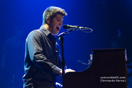 BARCELONA, ESPAÑA – DICIEMBRE 10: Dani Alegret (Piano y voz) de Els amics de les arts en concierto en la Barts el 10 de diciembre de 2021 en Barcelona, España. (Foto por Fernando Pérez)