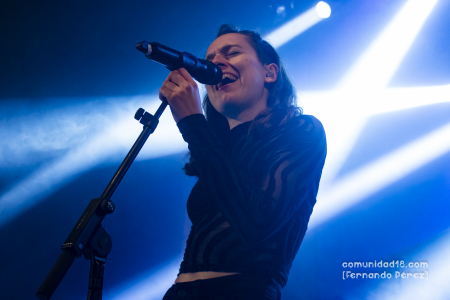 BARCELONA, ESPAÑA – DICIEMBRE 3: Uxue Amonarriz Zubiondo (Voz, Pandero) de Huntza en concierto previo al show de Roba Estesa en la Sala Apolo el 3 de diciembre de 2021 en Barcelona, España. (Foto por Fernando Pérez) Huntza Roba Estesa Barcelona