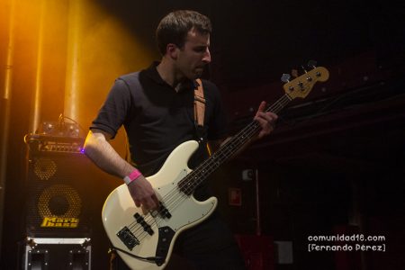 BARCELONA, ESPAÑA – DICIEMBRE 3: Inhar Eskisabel Ruiz (Bajo) de Huntza en concierto previo al show de Roba Estesa en la Sala Apolo el 3 de diciembre de 2021 en Barcelona, España. (Foto por Fernando Pérez)