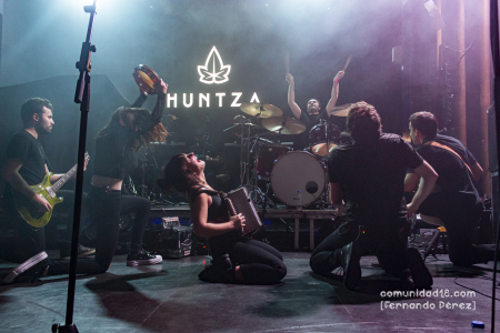 BARCELONA, ESPAÑA – DICIEMBRE 3: Huntza en concierto previo al show de Roba Estesa en la Sala Apolo el 3 de diciembre de 2021 en Barcelona, España. (Foto por Fernando Pérez) Huntza Roba Estesa Barcelona