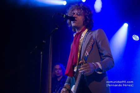 BARCELONA, ESPAÑA – DICIEMBRE 17: Ovidi Tormo (Voz y guitarra) de Los Zigarros durante el concierto en la Sala Apolo el 17 de diciembre de 2021 en Barcelona, España. (Foto por Fernando Pérez) Los Zigarros Barcelona