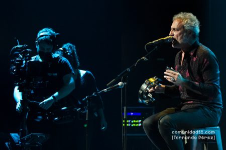BARCELONA, ESPAÑA – DICIEMBRE 15: Carlos Tarque de M-Clan durante la grabación del concierto realizado en la Barts el 15 de diciembre de 2021 en Barcelona, España. (Foto por Fernando Pérez) M-Clan DVD