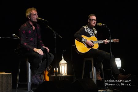 BARCELONA, ESPAÑA – DICIEMBRE 15: M-Clan (Carlos Tarque y Ricardo Ruipérez) durante la grabación del concierto realizado en la Barts el 15 de diciembre de 2021 en Barcelona, España. (Foto por Fernando Pérez)